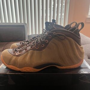 Nike Foamposite sz 11.5 color olive